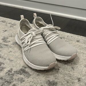 Women’s Merrell light Sneaker-size 9